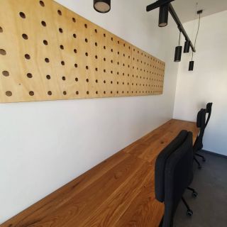 Pegboardy do kanceláře 🗄 Kdo nemá rád nepořádek na pracovním stole, ten pegboard ocení. Vznikne místo na knížky, fotky...